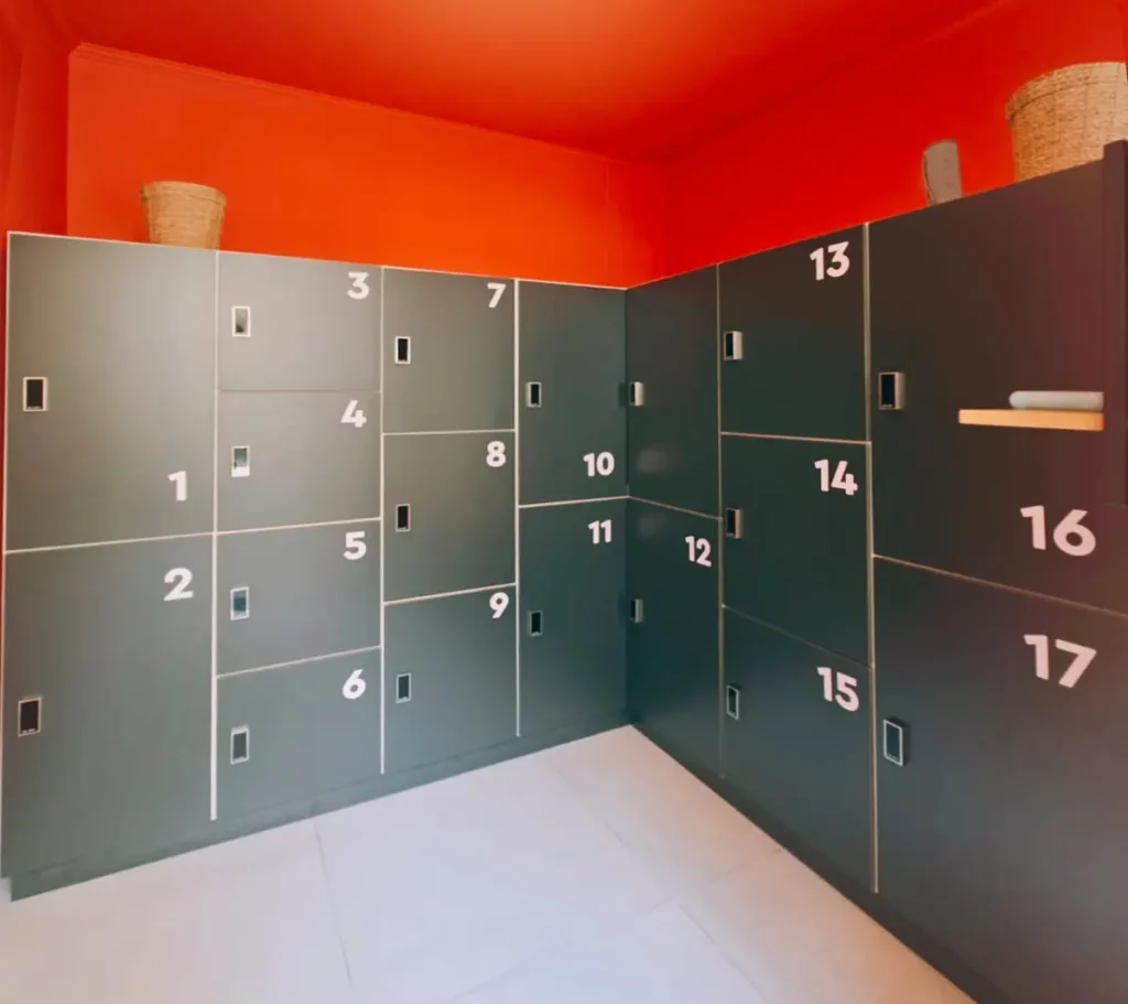 6113 lockers corfu lock and walk